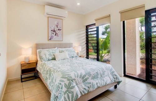 Mission Beach House | Le Reve - Modern Beach House Overlooking the Mission Beach Village