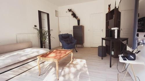 Le Plessis-Robinson Apartment | Le RivetStud à 20 min Paris