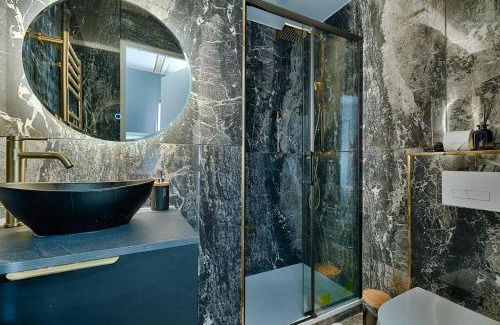 Villeneuve-Saint-Georges Apartment | Le Royal Jacuzzi