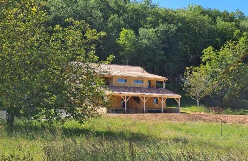 Saint-Leon-sur-Vezere Apartment | Le Séchoir des acacias, Gîte les Chênes Verts