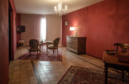 Sauveterre-de-Rouergue Hotel | Le Sénéchal