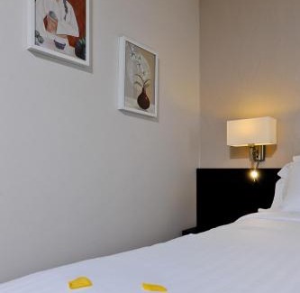 Mezidon-Canon Hotel | Le Saint-Pierre