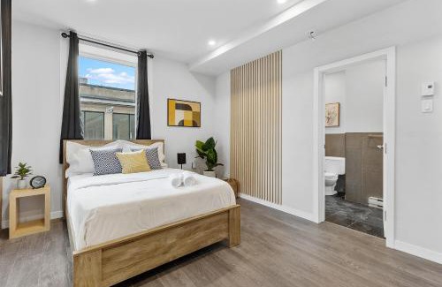 Quartier des Spectacles Hotel | Le Sand & Stone Hotel