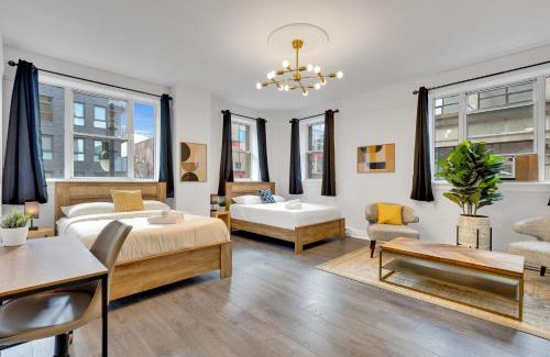 Quartier des Spectacles Hotel | Le Sand & Stone Hotel