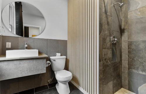 Quartier des Spectacles Hotel | Le Sand & Stone Hotel