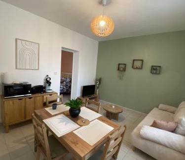 La Suze-sur-Sarthe Apartment | Le Scandinave Gare Riviere 4p Reve au Mans