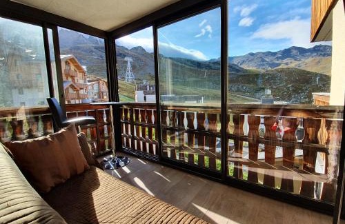 Val-Thorens Apartment | Le Serac W6 appartement with panoramic mountainview end of the hallway managed by private host