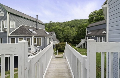 Mont-Tremblant Pedestrian Village Condo | Le Skieur by Suite Spot