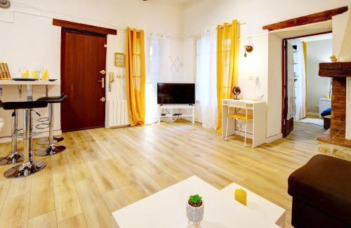 Quartier Administrations Apartment | Le Soleil Bleu