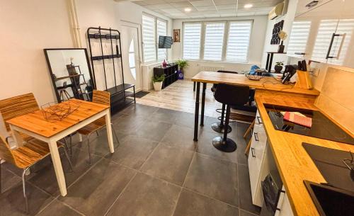 Cronenbourg Est Apartment | Le Souplex - Balnéo & Cosy - Accès Tram Strasbourg - Commerces à Proximité