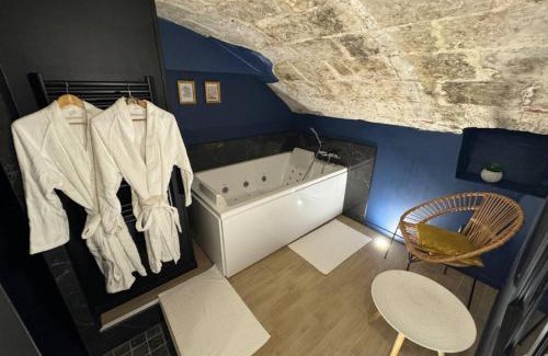 Quartier Vieux Marche-Cathedrale Apartment | Le spa du Donjon- Rouen Gare