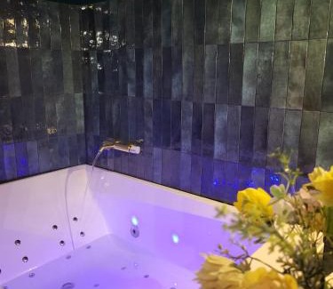 Les Caillols Apartment | Le SPEAK EASY/JACUZZI ET SAUNA