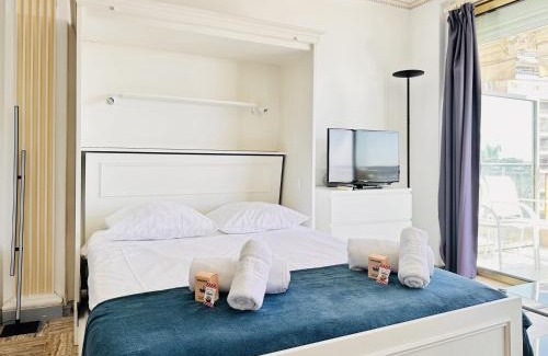 Cannes City Centre Apartment | Le Splendide - studio croisette - vue mer