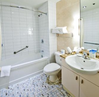 Downtown Montreal Hotel | Le Square Phillips Hôtel & Suites