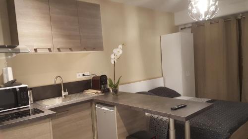 Rambouillet Apartment | Le studio Cosy d'Angelique et David avec Parking