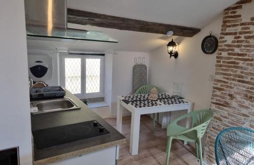 Tournus Apartment | Le Studio du Docteur Privey - Free & secure Park Bike -3mn Autoroute