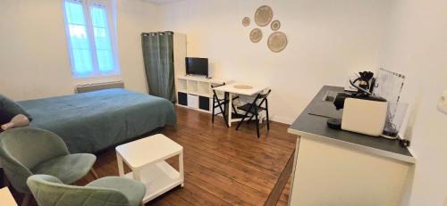 Vernon Apartment | Le Studio du voyageur, Wifi, gare