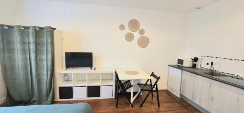 Vernon Apartment | Le Studio du voyageur, Wifi, gare