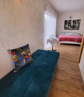 Saint-Georges-sur-Renon Bed & Breakfast | le studio de la maison d ose