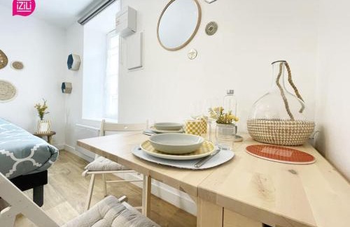 Centre Ville Apartment | Le Studio Marin by CozyLife - Centre Ville - Gare