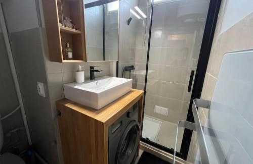 Toulouse South-East Apartment | Le Studio - Parking & Balcon