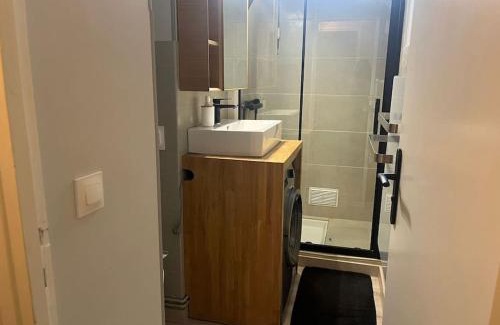 Toulouse South-East Apartment | Le Studio - Parking & Balcon