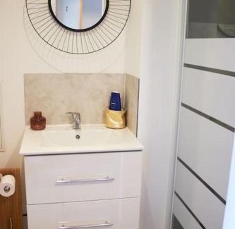 Sainte-Anne - Faubourg Noyon Apartment | Le Studio Welfare