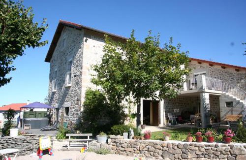 Yssingeaux House | Le Suc du Pommier