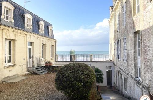 Trouville-sur-Mer Apartment | Le Sunset - Vue Mer - Accès plage privé