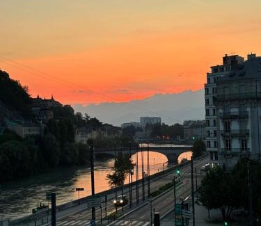 Quartier Chorier-Berriat Apartment | Le Téléphérique, 6 pers, 300 m Gare, Climatisation
