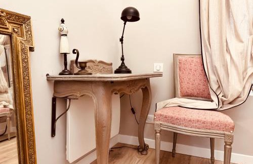 Romans-sur-Isere Apartment | Le Tailleur, centre historique, fibre, climatisation, ESS, rez-de-chaussée, BedinShop