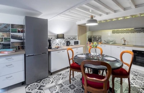 Gares Apartment | Le Théâtre ~ Spacious, Downtown & Quiet