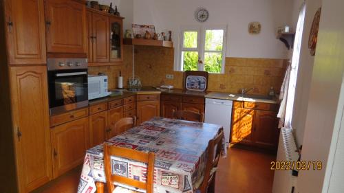 Sainte-Genevieve-les-Gasny House | le tilleul