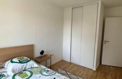 Drancy Centre Apartment | Le Timbaud, T4 cosy, balcon, parking, aux portes de Paris