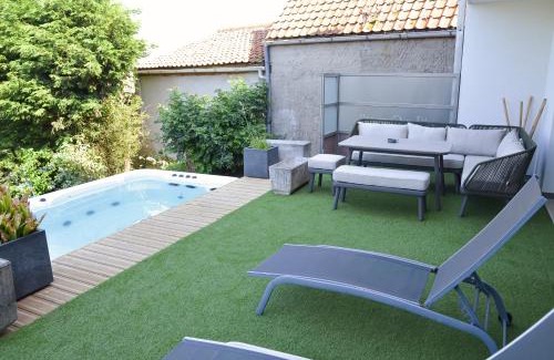 Tardinghen House | Le Toit Penché