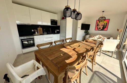 Tardinghen House | Le Toit Penché