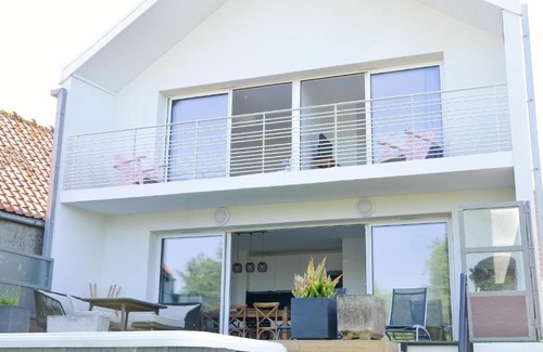 Tardinghen House | Le Toit Penché