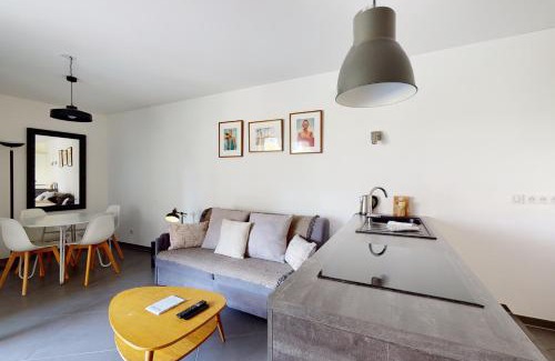 Annecy Old Town Apartment | Le Trésum a few steps from the lake parking