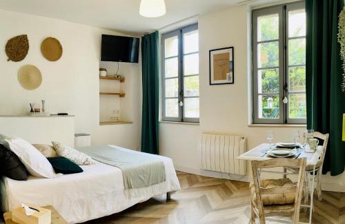 Angouleme Apartment | Le Tropical - Studio avec terrasse