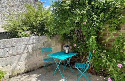 Angouleme Apartment | Le Tropical - Studio avec terrasse