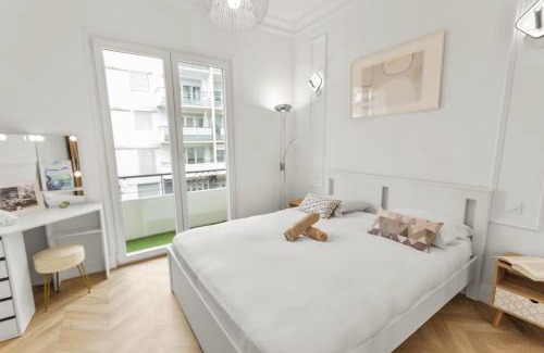Antibes Old Town Apartment | Le Versailles - Hypercentre - Luxurious - Spacious - AC