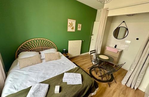 Miroir - Batignolles Apartment | Le Vert-Tige - Gare - BCLA