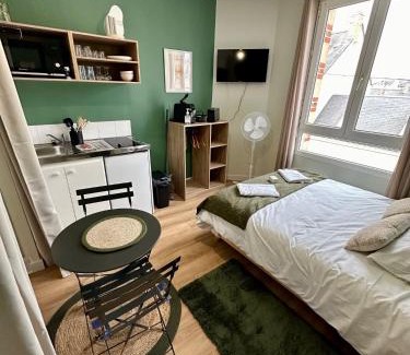 Miroir - Batignolles Apartment | Le Vert-Tige - Gare - BCLA