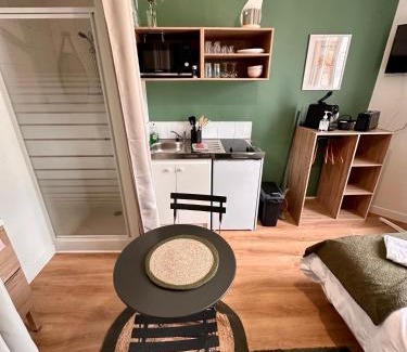 Miroir - Batignolles Apartment | Le Vert-Tige - Gare - BCLA
