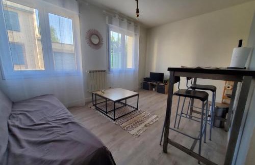 Chartres Apartment | Le Victor-Verdure-jardin apaisant