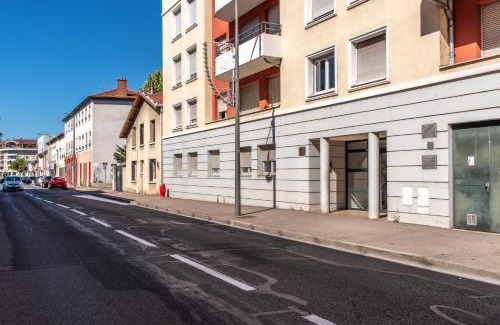 Decines-Charpieu Apartment | Le Victoria hyper-centre Décines