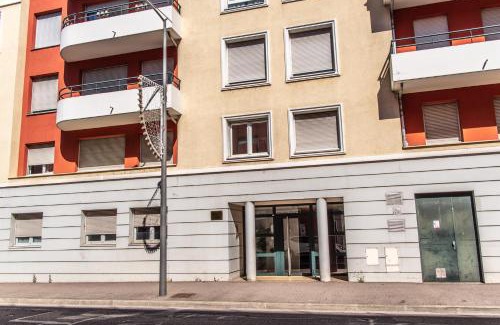 Decines-Charpieu Apartment | Le Victoria hyper-centre Décines
