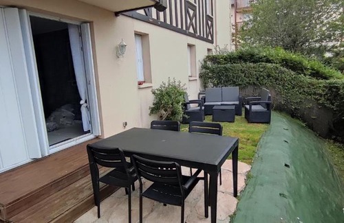 Cabourg Apartment | Le VIP cabourg,200m de la plage et de la promenade Marcel Proust,600m du centre, agréable F2 en rez de jardin