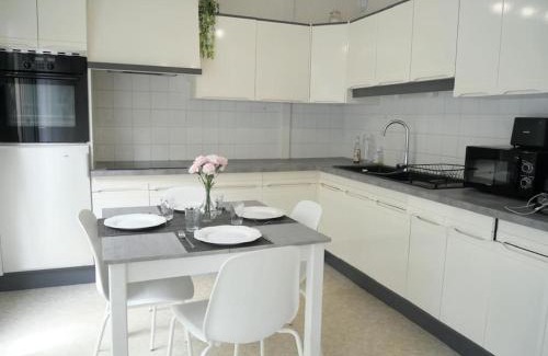 Riom Apartment | Le Virlogeux - Central & Paisible