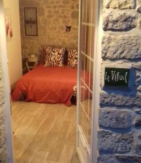 Yvetot-Bocage Bed & Breakfast | Le vitrail CHAMBRE Équipée sans service repas